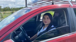 ¡Mujeres al volante! Diana demuestra que ser taxista no es solo trabajo de hombres