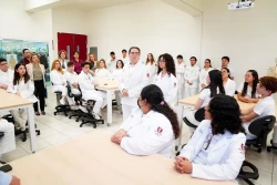 Inaugura Gobierno de Sonora Aula Dinámica de Medicina en la UES
