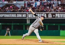 Tomateros blanquea a Venados en el Cuadrangular del Bienestar