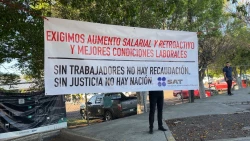 Trabajadores del SAT en Ciudad Obregón se manifiestan por mejoras salariales y laborales