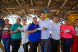 Otorgan 21 apoyos a negocios locales de Guasave