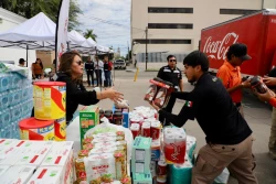Entregan 5.6 toneladas de ayuda a damnificados en el sur y centro del país