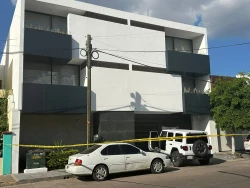 Autoridades policiales catean edificio en el Centro de Culiacán