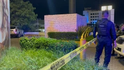 Asesinan a hombre en estacionamiento de Tres Ríos en Culiacán; dejan mensaje dirigido a mando de la Fiscalía