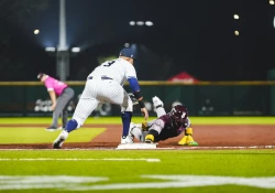 Jaguares pega primero y vence 4-3 a Tomateros