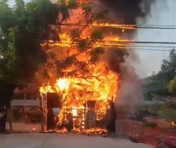 Se incendia vivienda de madera en Mazatlán