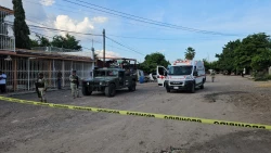 Ejecutan a dos hombres al interior de un yonke
