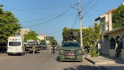 Ejecutan a joven repartidor en negocio de mariscos en Culiacán