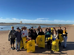 Gobierno de Sonora impulsa limpieza de costas con participación estudiantil
