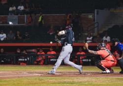 Naranjeros gana y deja en el terreno a Tomateros en 10 entradas
