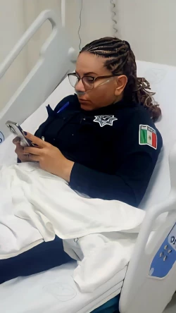 Heroica oficial arriesga su vida para salvar a hombre de una casa en llamas en Nogales