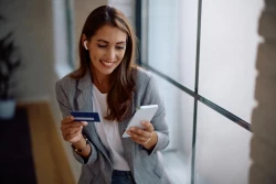 Pasos e información clave de cómo sacar una tarjeta de crédito por primera vez