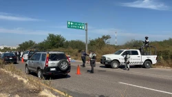 Localizan a hombre asesinado con el rostro cubierto y mensaje, en la carretera Culiacán–El Dorado