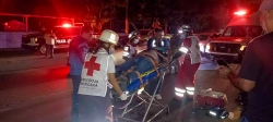 Motociclista arrolla a adulto mayor cuando intentaba cruzar la calle; ambos resultan lesionados