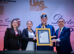 Entrega la UAS el Grado de Doctor Honoris Causa a Luciano Concheiro