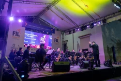 La Big Band llenó de ritmo y energía el cierre musical del primer día de la FIL Culiacán 2025