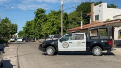Con mensaje y envuelto en plásticos, localizan el cuerpo de un hombre al norte de Culiacán