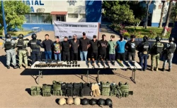 Tras operativo en Portalegre, en Culiacán, grupo GOES detiene a 10 civiles y asegura equipo táctico