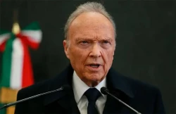 Renuncia Gertz a la FGR; será Embajador