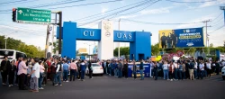 Estudiantes, docentes y trabajadores activos y jubilados de la UAS se manifiestan pacíficamente en Ciudad Universitaria