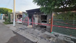 Incendian y vandalizan vivienda en Santa Fe, en Culiacán