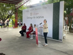 Entregan a 617 estudiantes de Mazatlán tarjeta para la Beca Benito Juárez
