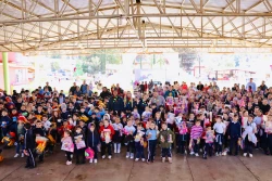 Día mágico y lleno de esperanza viven niñas y niños de Badiraguato con la Caravana Navideña