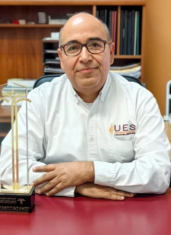 Reconocen a docente de la UES con prestigioso premio internacional por investigación sobre la palma datilera