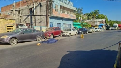 Ciclista adulto mayor muere tras ser atropellado por un tráiler