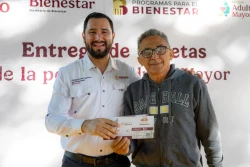Entregan en Culiacán más de 800 tarjetas para Adultos Mayores