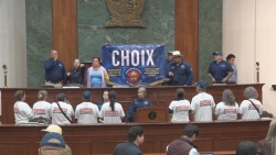 Toman tribuna del Congreso viudas de policías de Choix