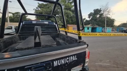 Localizan a joven asesinado a balazos frente al panteón ABC en Villa Benito Juárez