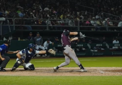 Jaguares gana el primero 8-5 a Tomateros