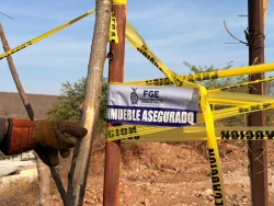 Derrumban viviendas de desplazados en Montesierra