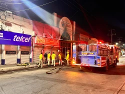Se incendia mueblería en el centro de Escuinapa