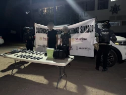 Capturan a dos hombres armados y asegurar arsenal en Culiacán