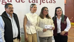 Entregan 526 tarjetas Rita Cetina en secundaria ETI 5 de Mazatlán