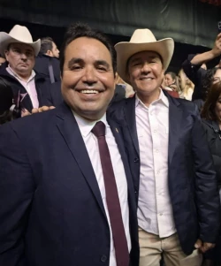 Raúl “El Pollo” Castelo respalda informe del senador Heriberto Aguilar en Guaymas