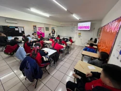 Estudiantes de Nogales reciben orientación sobre consumo digital seguro