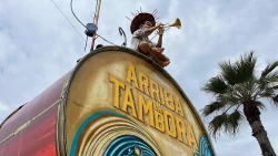 Henry Wilson: la mente detrás de tres de los monigotes del Carnaval “Arriba la Tambora”