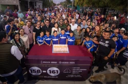 Rocha y Juan de Dios entregan pavimentación y cancha en El Diez