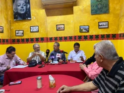 Adviertes toma de la Obregón, jubilados de la UAS