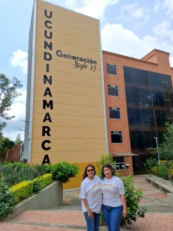 Estudiantes de la UES realizan estancia académica en Colombia