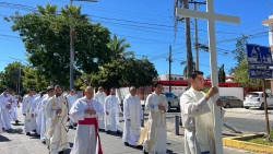 Piden por la pacificación de Sinaloa en procesión penitencial y por La Paz