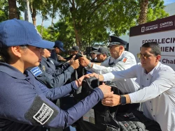 Entregan chalecos balísticos a policías de Culiacán