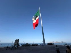 Conmemoran el Día de la Bandera en la explanada Sánchez Taboada de Mazatlán