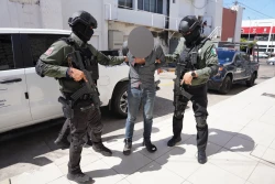 FGE detiene a probable responsable de robo de vehículo