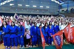 Realizan clase nacional de defensa personal "Mujeres Imparables"