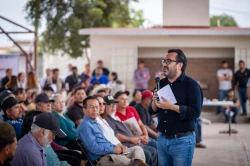Juan de Dios Gámez participa en la entrega de tarjetas de Bienpesca en Cospita; “al pueblo hay que escucharlo y atenderlo”
