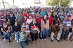 Entregan en Angostura tarjetas renovadas del Bienpesca